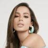 Anitta ostenta topless e destaca bumbum em biquíni fio